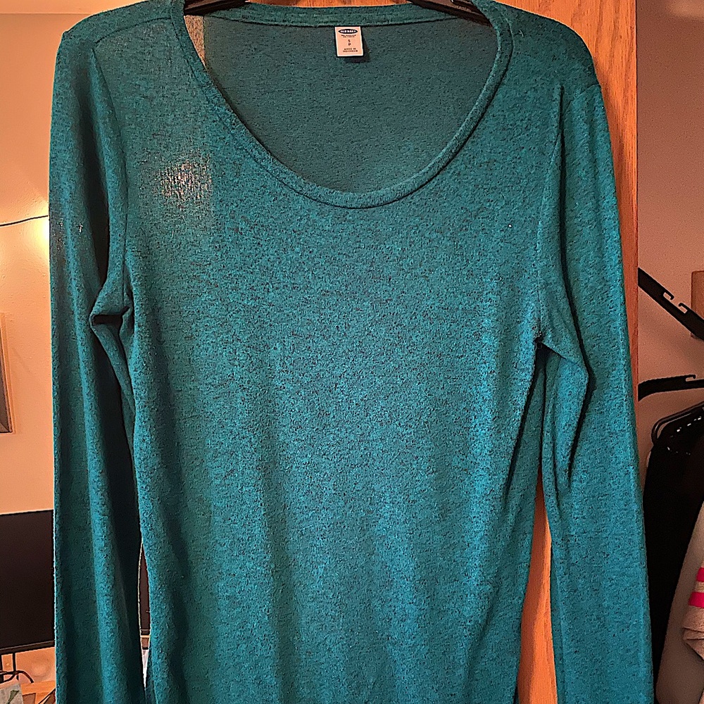 Woman’s old navy long sleeve